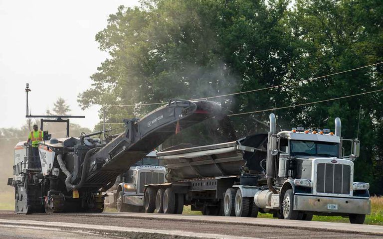 Asphalt loading DSC01846
